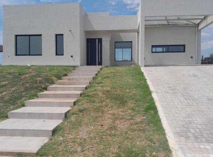 Casa · 138m² · 4 Ambientes · 4 Cocheras