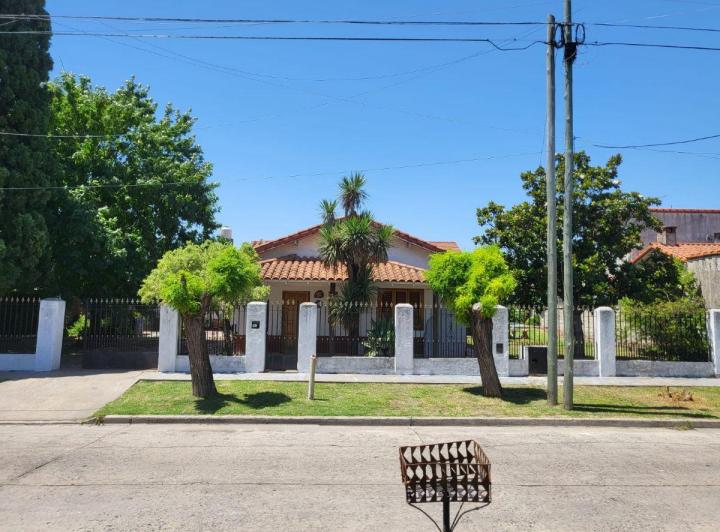 Casa · 150m² · 4 Ambientes · 2 Cocheras