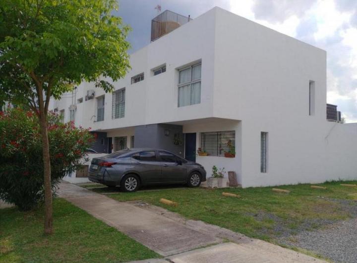 Casa · 70m² · 3 Ambientes · 1 Cochera