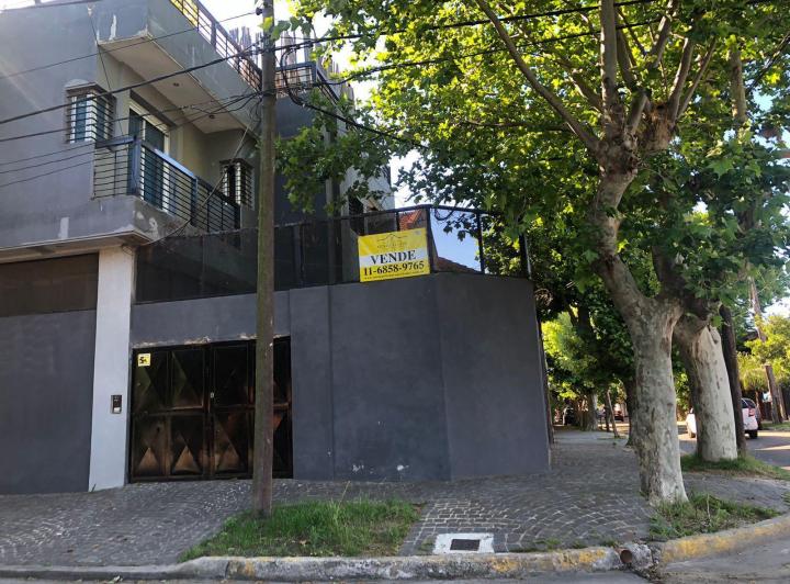 Casa · 190m² · 4 Ambientes · 1 Cochera