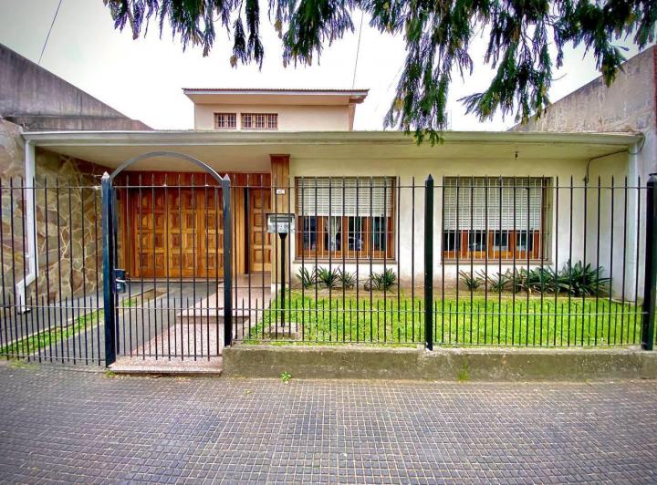 Casa · 172m² · 4 Ambientes · 1 Cochera