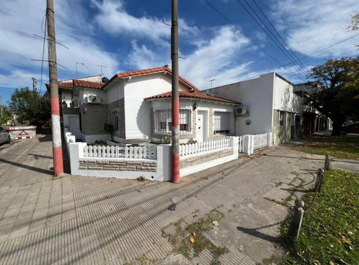 Casa · 156m² · 6 Ambientes · 2 Cocheras
