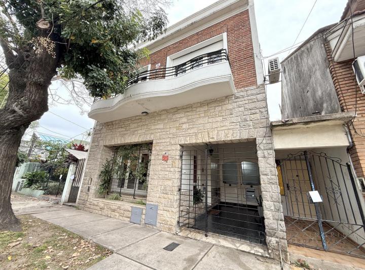 Casa · 135m² · 6 Ambientes · 2 Cocheras