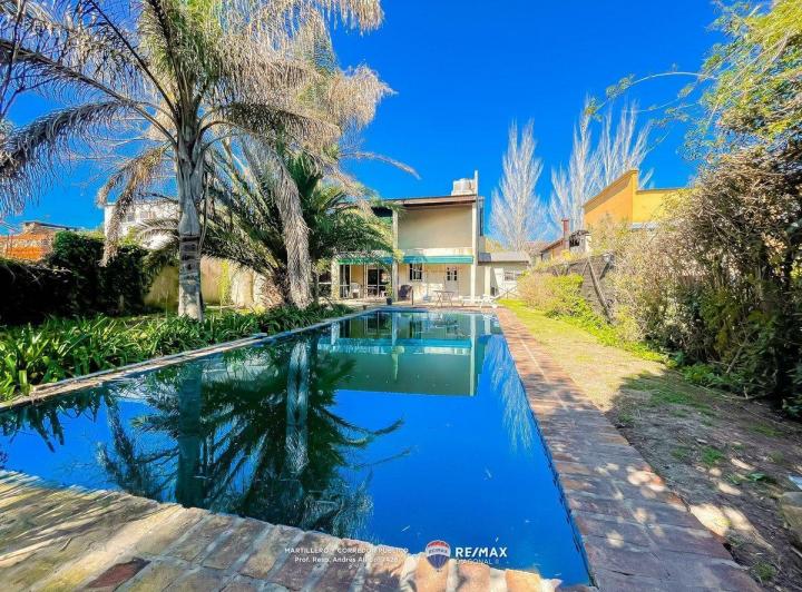 Casa · 250m² · 4 Ambientes · 2 Cocheras