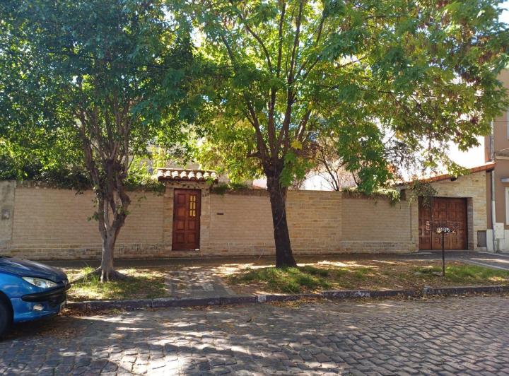 Casa · 4 Ambientes · 2 Cocheras