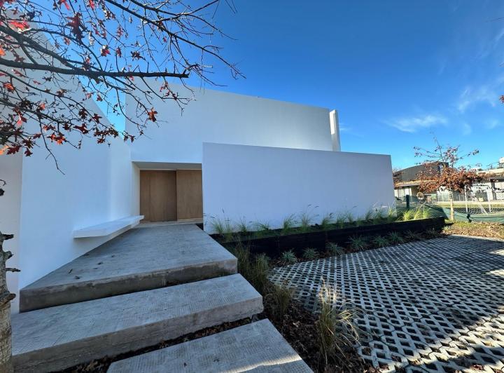 Casa · 202m² · 5 Ambientes · 2 Cocheras