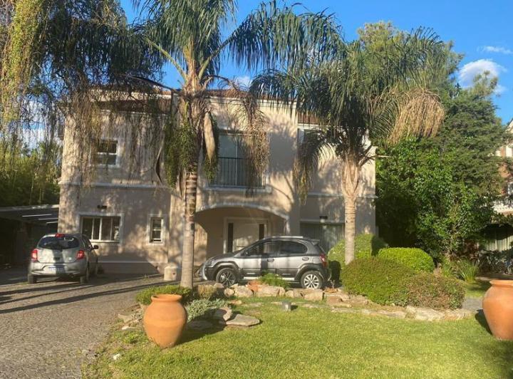Casa · 405m² · 2 Ambientes
