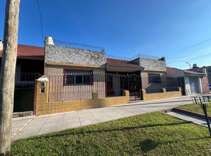 Casa · 161m² · 3 Ambientes · 2 Cocheras