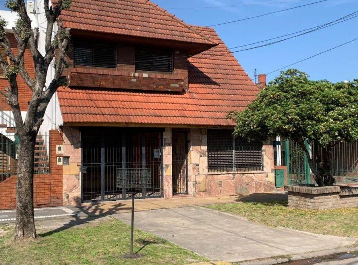 Casa · 111m² · 4 Ambientes · 1 Cochera