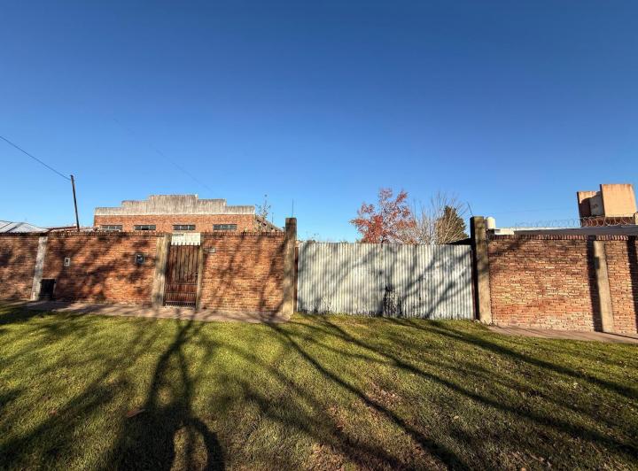 Casa · 180m² · 3 Ambientes · 2 Cocheras