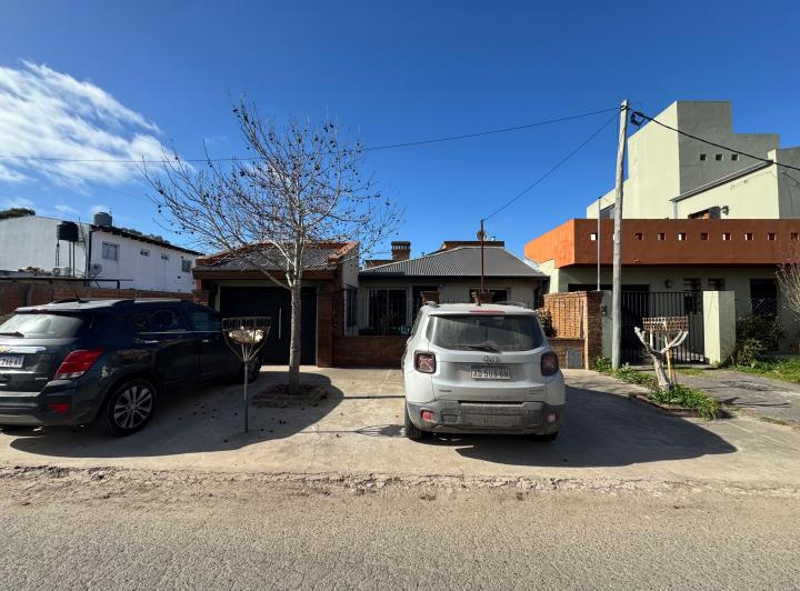 Casa · 120m² · 5 Ambientes · 2 Cocheras