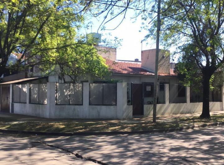 Casa · 96m² · 5 Ambientes · 2 Cocheras