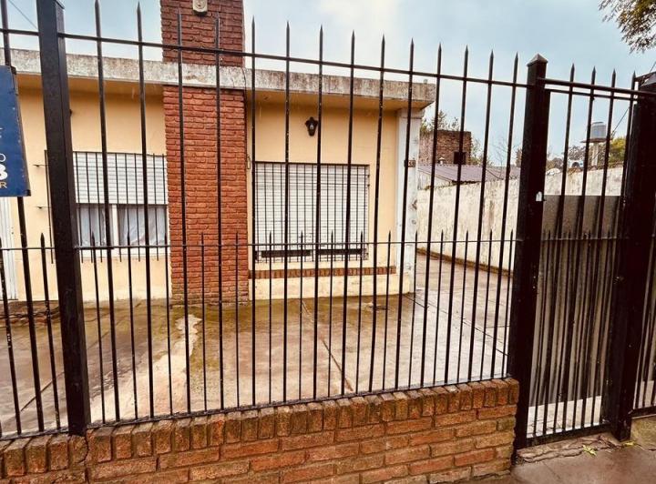 Casa · 96m² · 4 Ambientes · 3 Cocheras