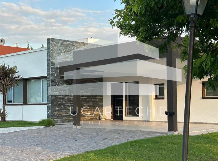 Casa · 200m² · 6 Ambientes · 2 Cocheras