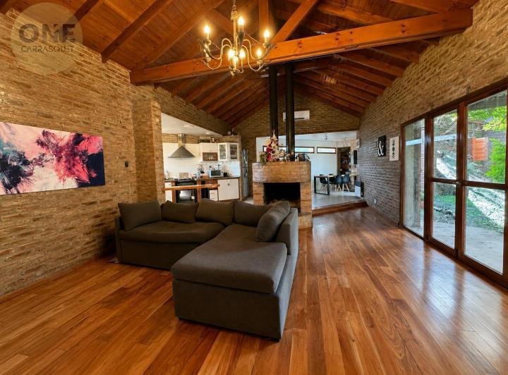 Casa · 275m² · 4 Ambientes · 2 Cocheras