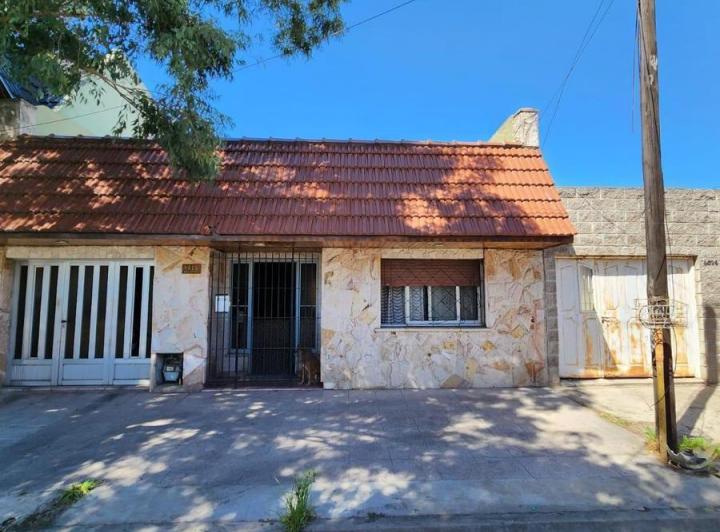 Casa · 1m² · 4 Ambientes · 1 Cochera