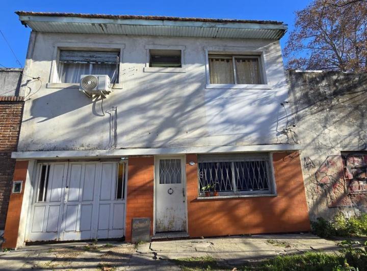 Casa · 1m² · 4 Ambientes · 1 Cochera