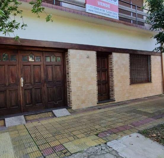 Casa · 145m² · 4 Ambientes · 1 Cochera