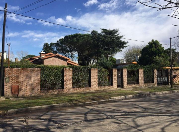 Casa · 170m² · 4 Ambientes · 1 Cochera