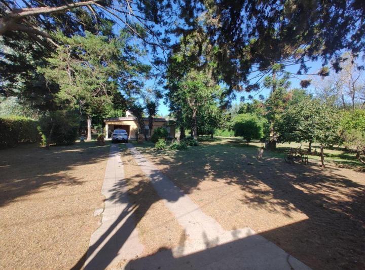 Casa · 1300m² · 3 Ambientes · 1 Cochera