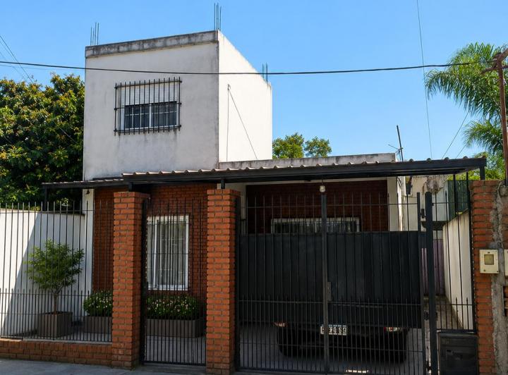 Casa · 102m² · 4 Ambientes · 1 Cochera