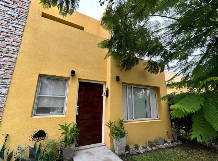Casa · 70m² · 4 Ambientes · 1 Cochera