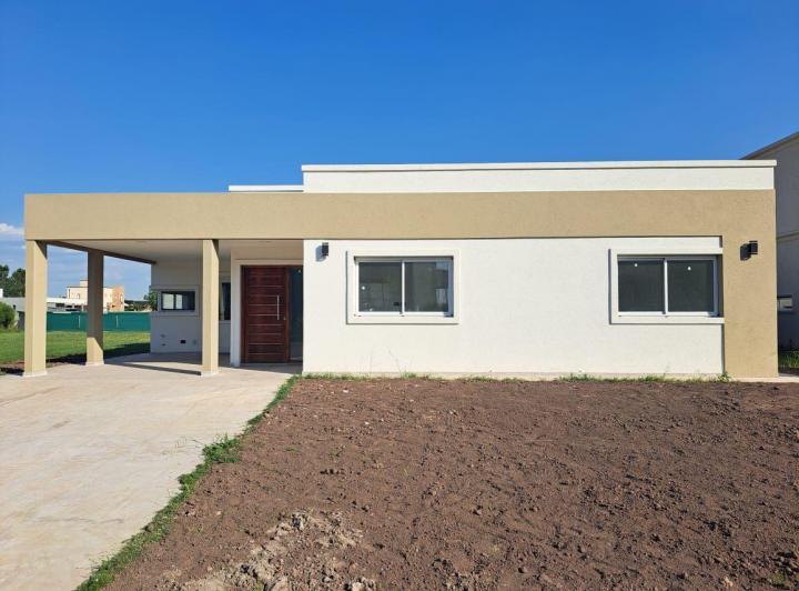 Casa · 171m² · 4 Ambientes · 2 Cocheras