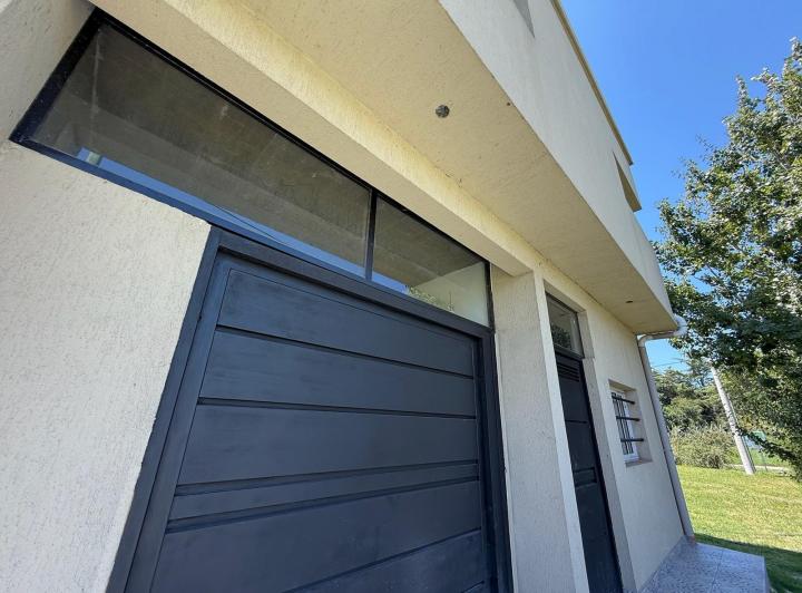 Casa · 170m² · 6 Ambientes · 1 Cochera