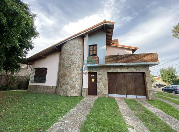 Casa · 165m² · 5 Ambientes · 3 Cocheras