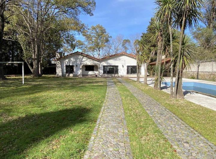 Casa · 294m² · 3 Ambientes · 1 Cochera