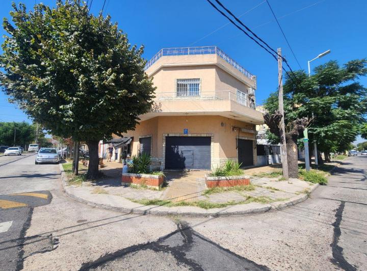 Casa · 150m² · 4 Ambientes · 1 Cochera