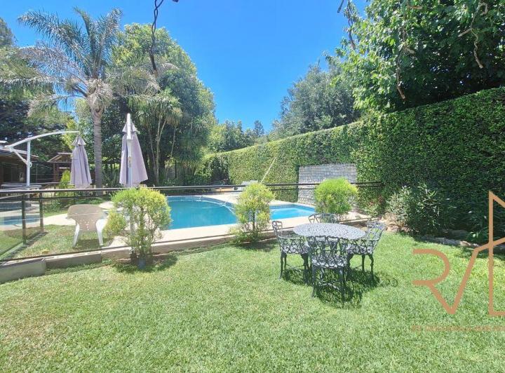 Casa · 300m² · 6 Ambientes · 2 Cocheras