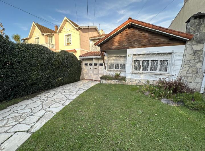 Casa · 112m² · 4 Ambientes · 4 Cocheras