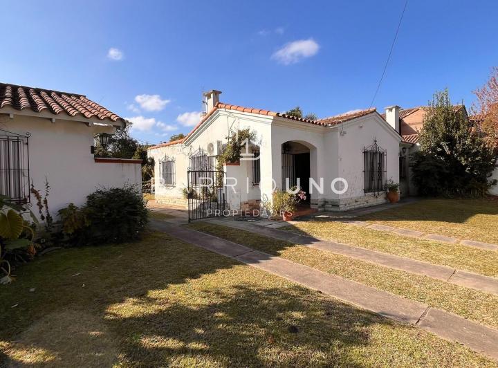 Casa · 223m² · 5 Ambientes · 2 Cocheras
