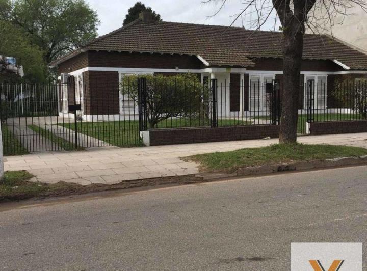 Casa · 200m² · 4 Ambientes · 1 Cochera