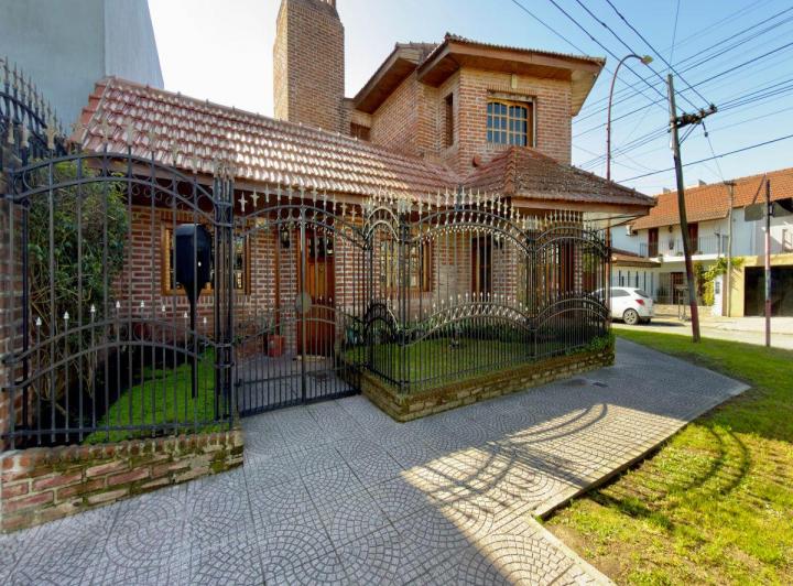 Casa · 186m² · 4 Ambientes · 2 Cocheras