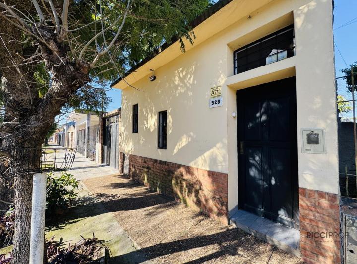 Casa · 357m² · 2 Ambientes · 3 Cocheras