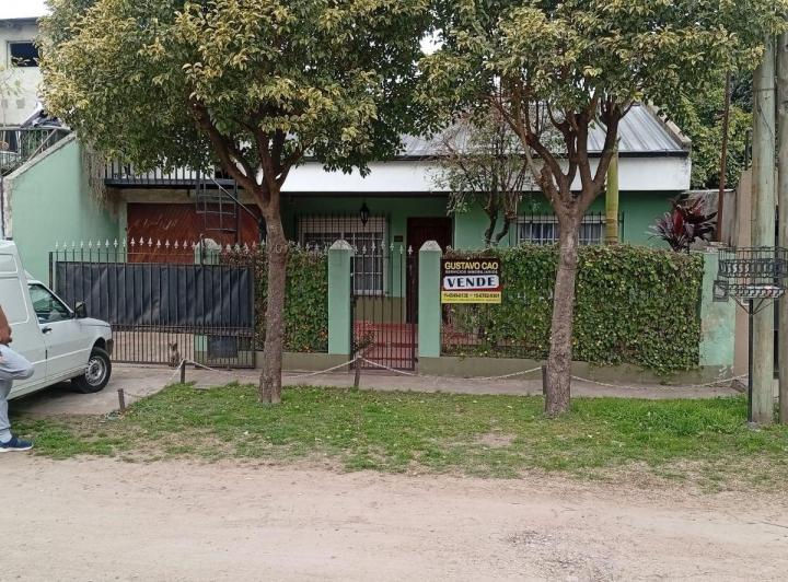 Casa · 74m² · 4 Ambientes · 1 Cochera