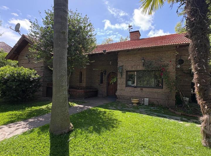 Casa · 160m² · 4 Ambientes · 2 Cocheras