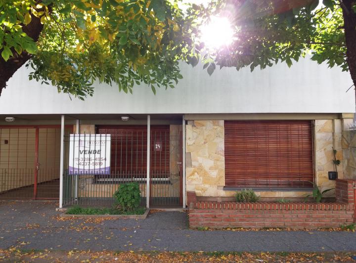 Casa · 170m² · 3 Dormitorios · 2 Cocheras