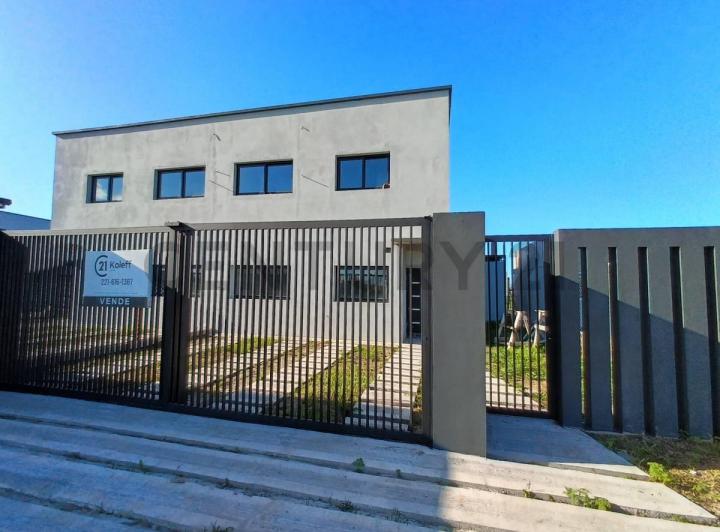 Casa · 135m² · 7 Ambientes · 2 Cocheras