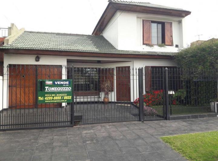 Casa · 110m² · 4 Ambientes · 2 Cocheras
