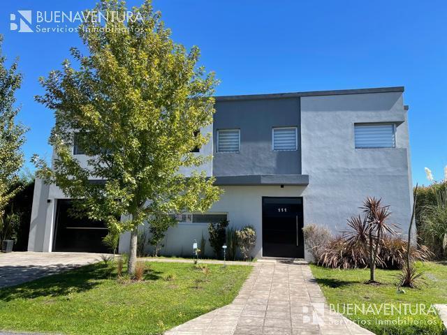 Casa · 205m² · 3 Dormitorios · 2 Cocheras