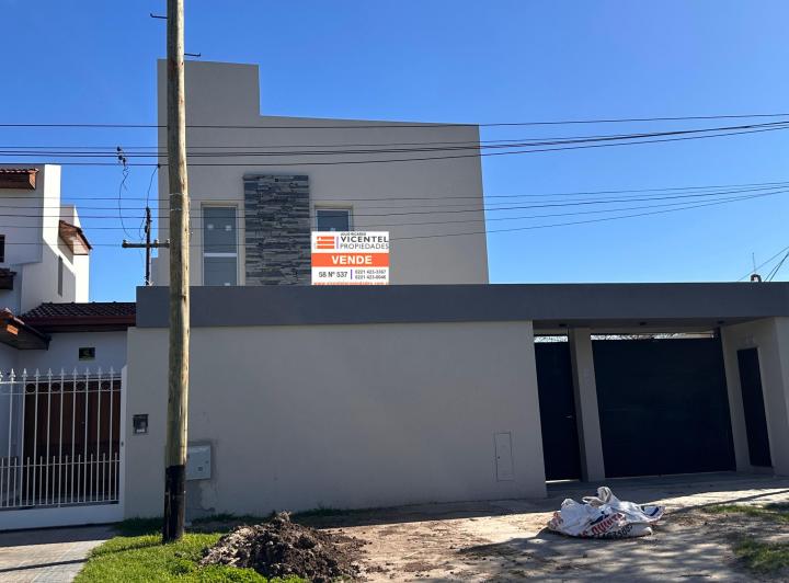 Casa · 95m² · 5 Ambientes · 1 Cochera