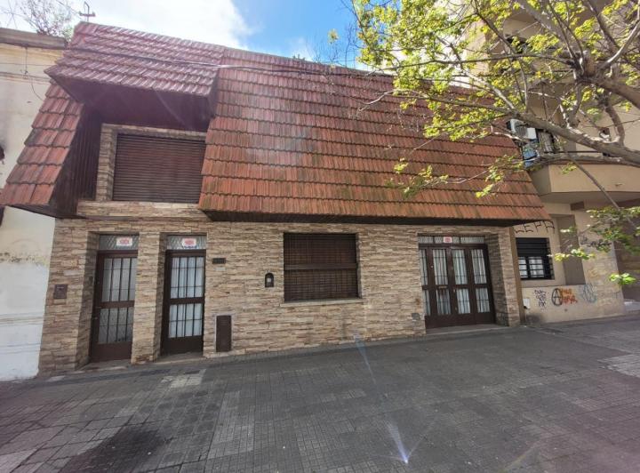 Casa · 164m² · 6 Ambientes · 1 Cochera
