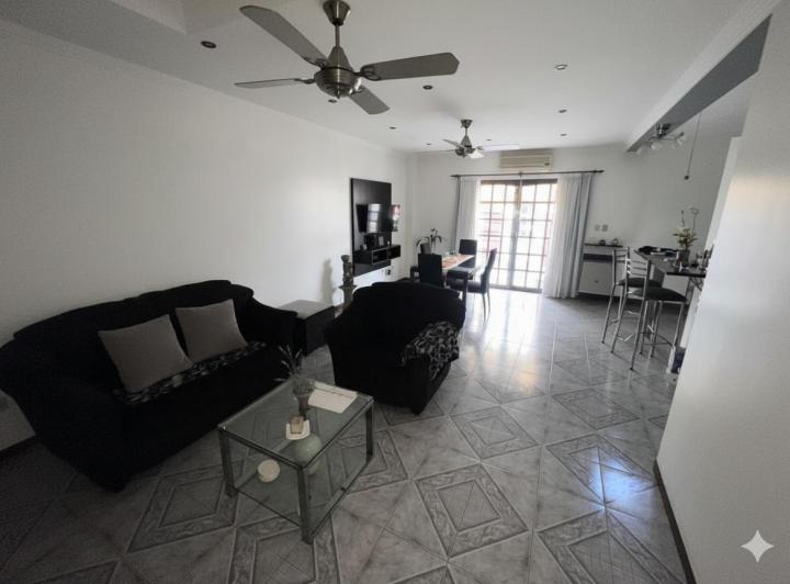 Casa · 160m² · 2 Ambientes · 1 Cochera