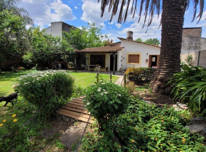 Casa · 70m² · 3 Ambientes · 4 Cocheras