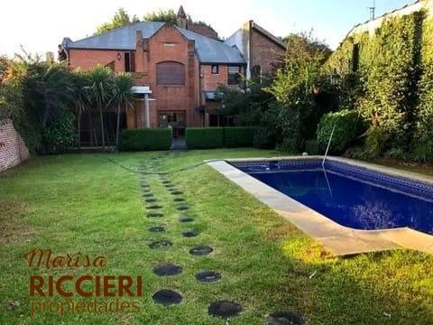 Casa · 350m² · 3 Dormitorios