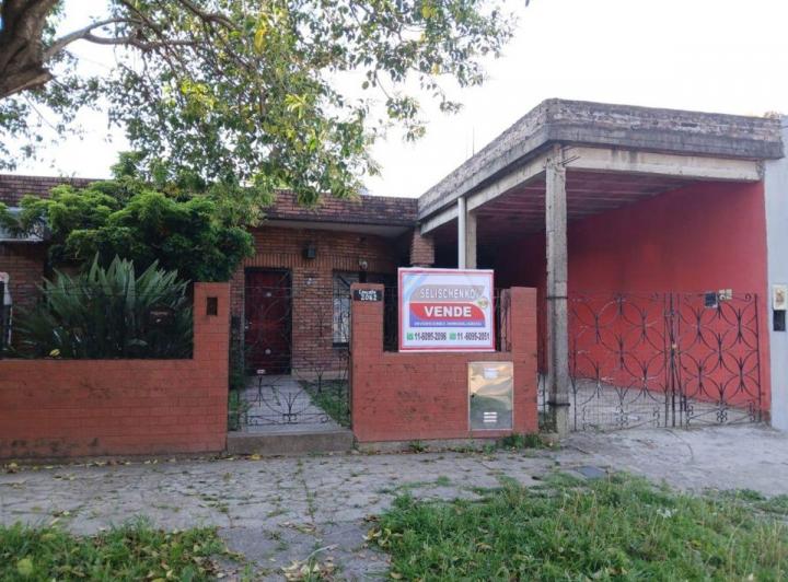 Casa · 100m² · 4 Ambientes · 1 Cochera
