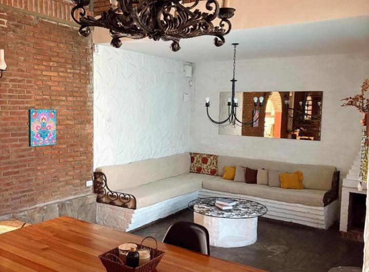 Casa · 170m² · 4 Ambientes · 2 Cocheras